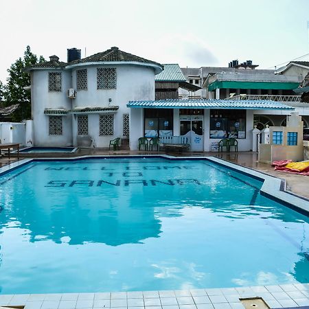 Sanana Conference Center And Holiday Resort Mombasa Esterno foto