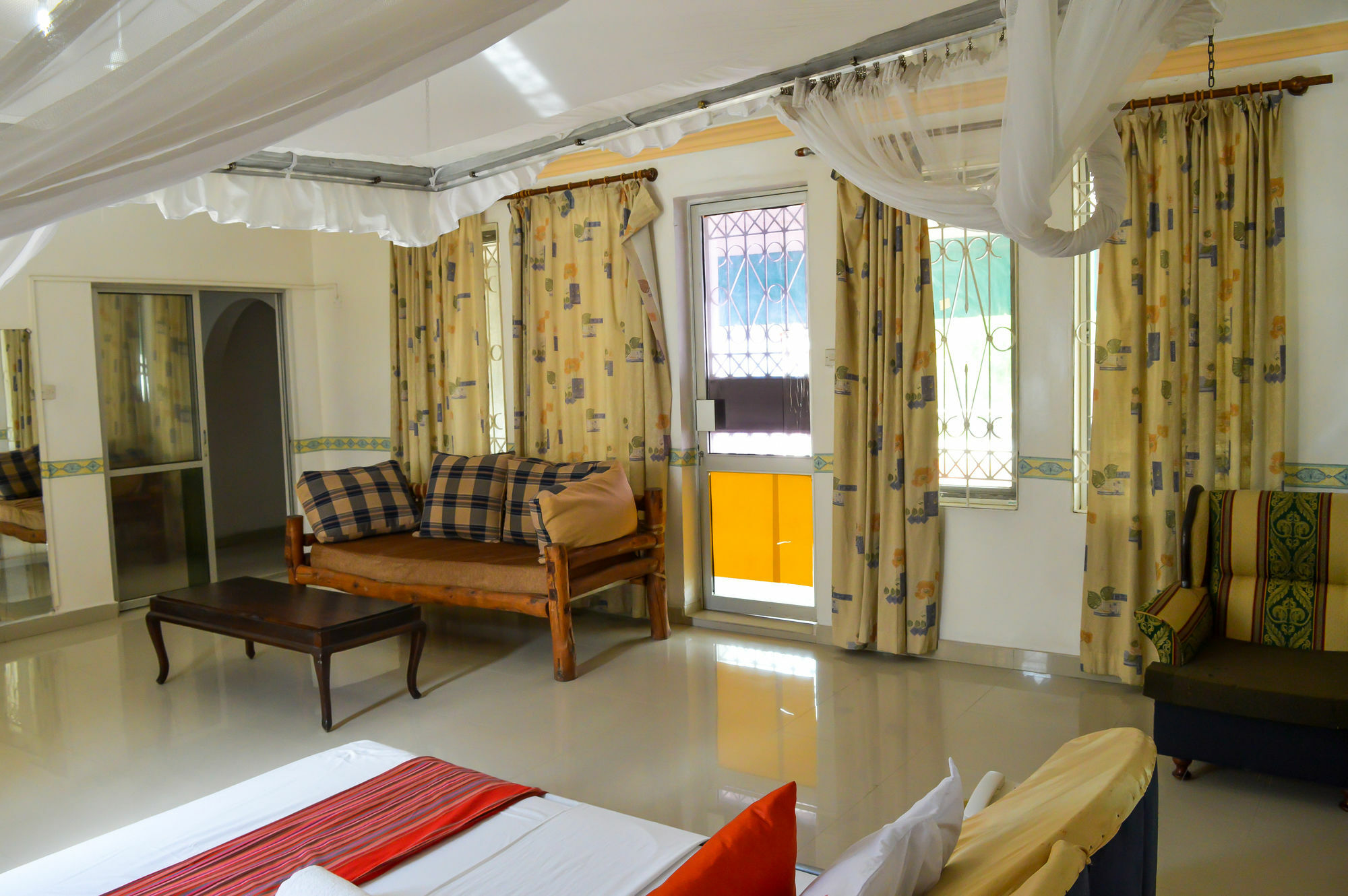 Sanana Conference Center And Holiday Resort Mombasa Esterno foto